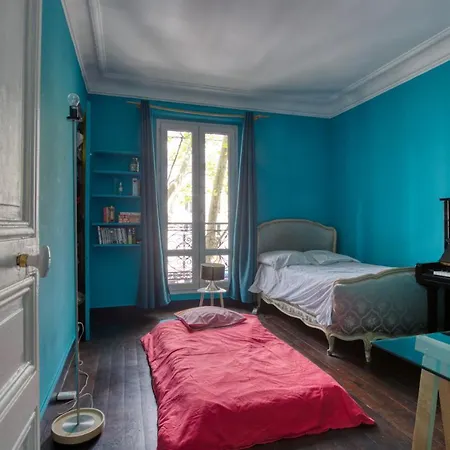Magnificent Close To Montmartre *